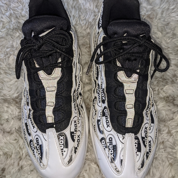 Sold!! Nike Air Max 95 Logo Sneaker - Picture 8 of 8